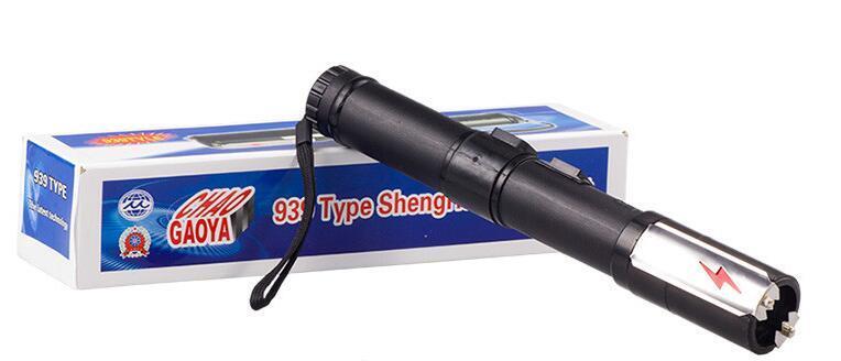 女性如何使用電擊棒防身？